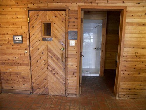 Bavarian Haus Lakefront Hotel 2*
